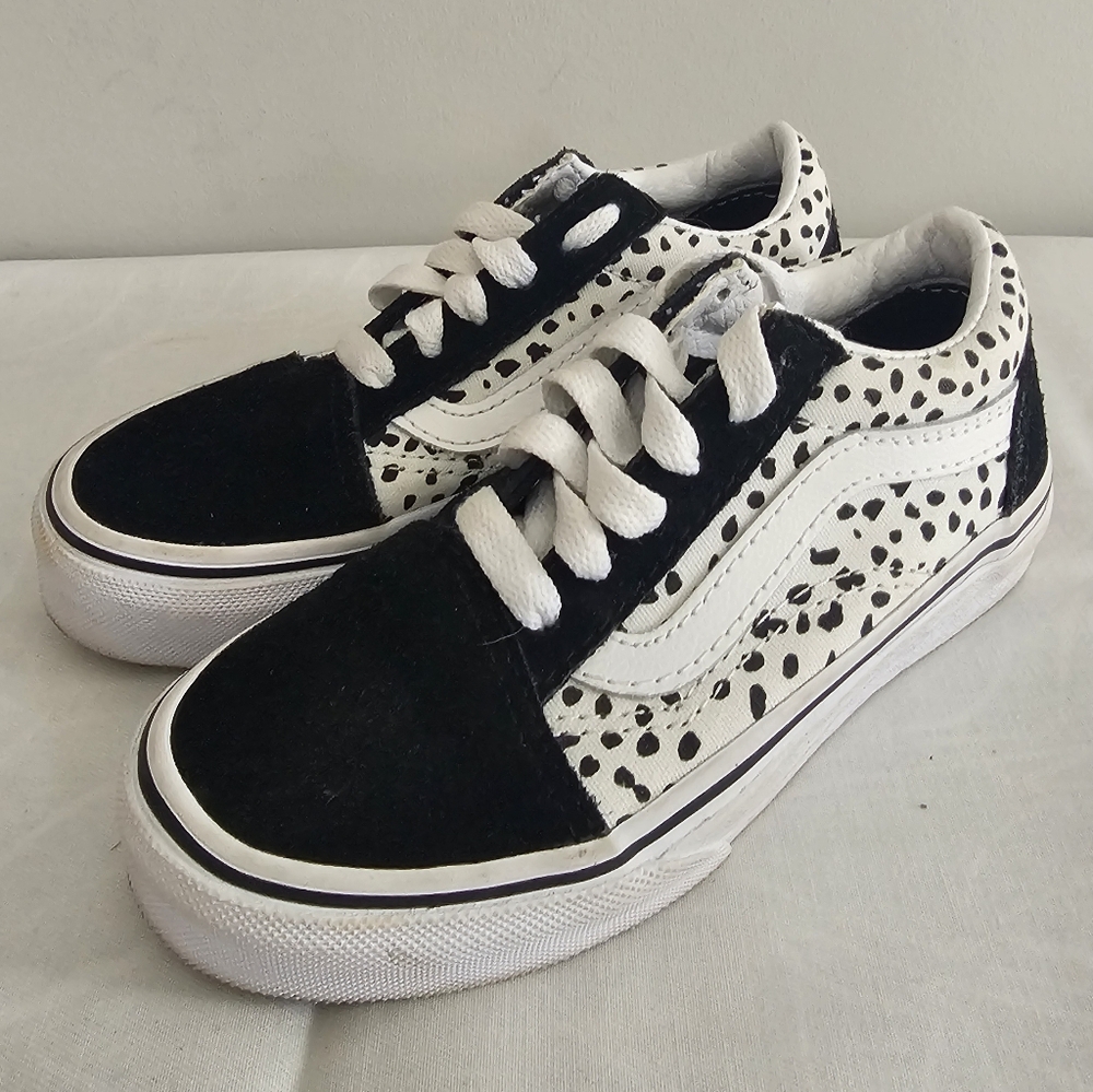 Kids Black and White Spot Low-Top Sneakers - Classic Style